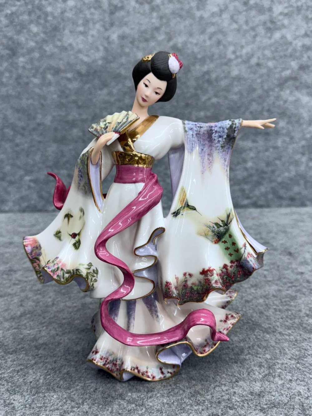 Bradford Exchange "Delicate Elegance" Figurine Silken Whispers Series 1st Issue